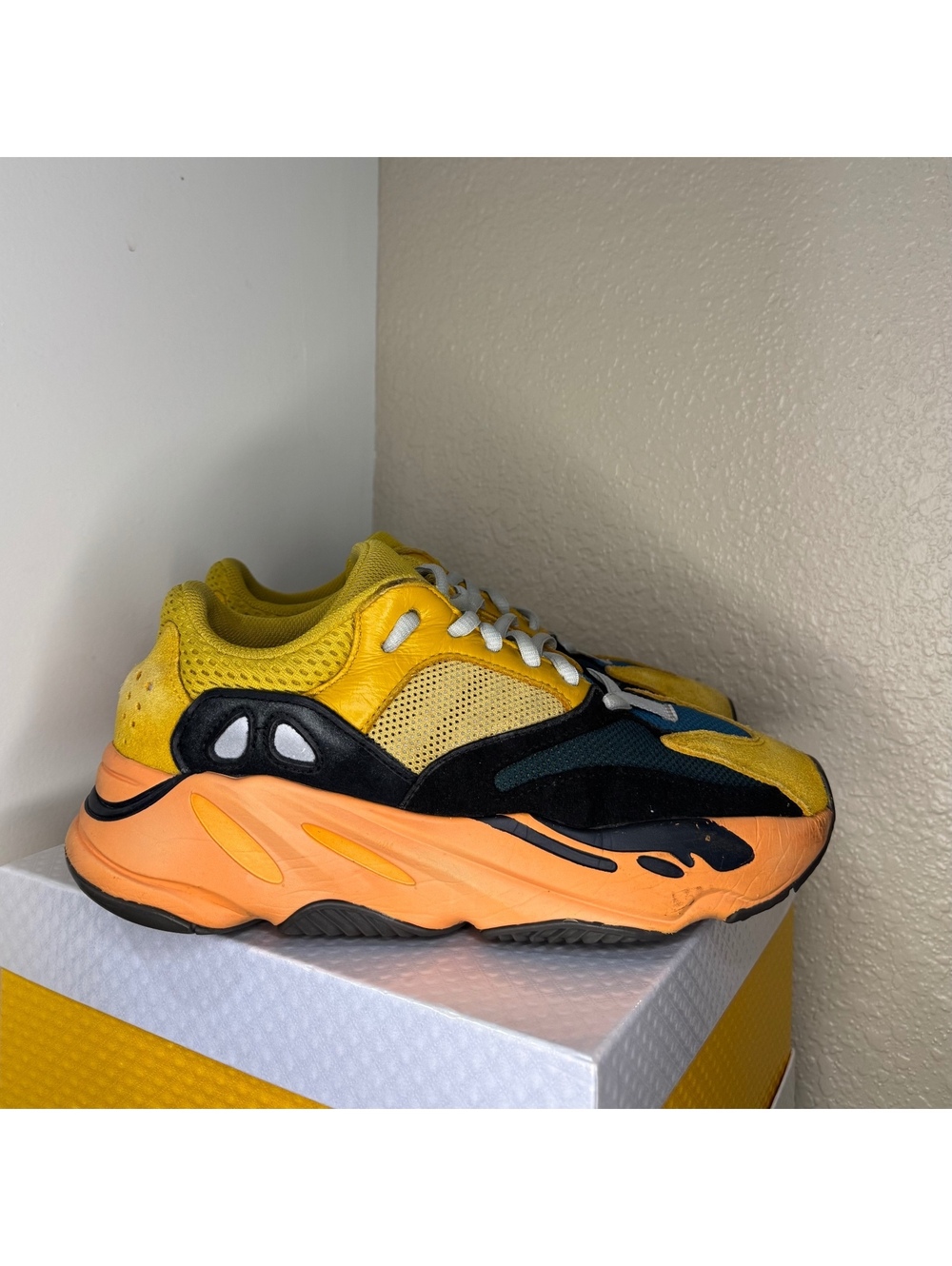 adidas Yeezy Boost 700 Sun GZ6984 Men’s Size 6 Yellow Orange Boost Sneakers